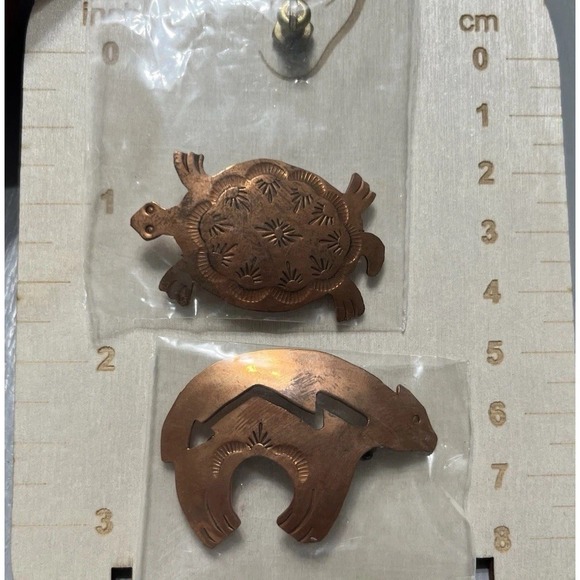 Navajo Stamped Copper Spirit Bear & Turtle Lapel Fetish Pin Brooch - Picture 3 of 12